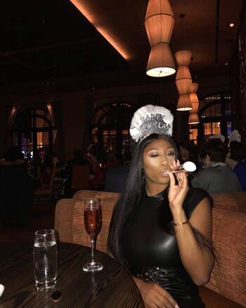 Full leaked Vivi private onlyfans photo