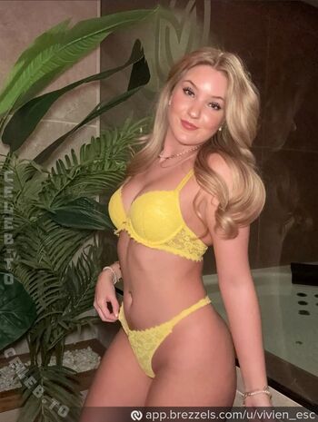Full leaked Vivien esc page private onlyfans photo