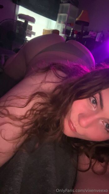Full leaked Vixenveexo private onlyfans photo
