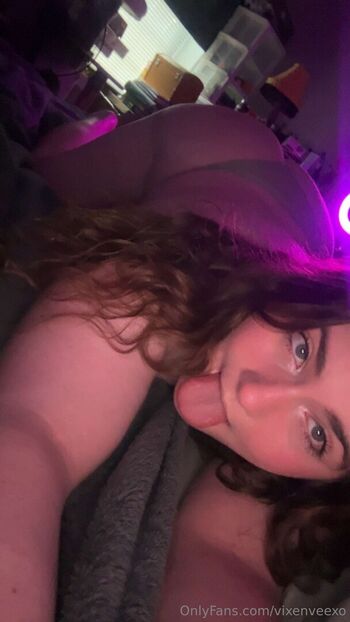 Full leaked Vixenveexo private onlyfans photo