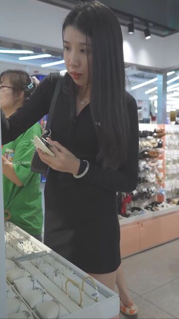 Voyeur Asian Pissing Toilet &Amp; Upskirts Only