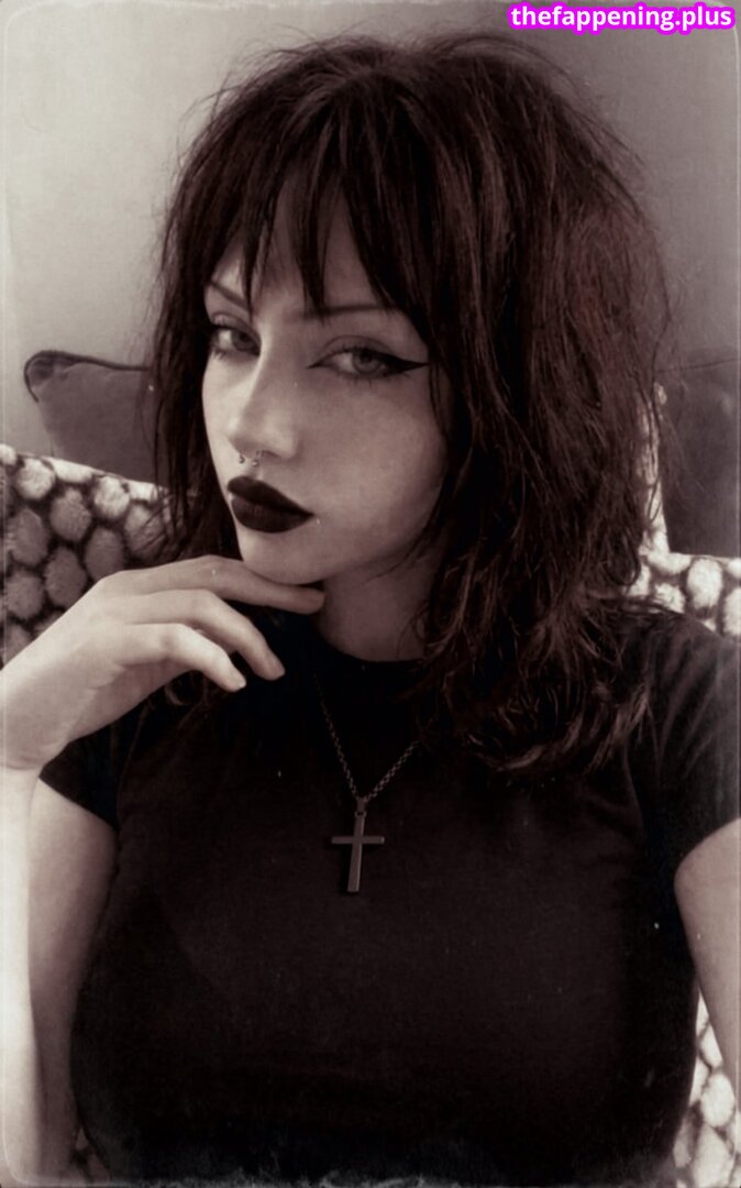 Full leaked Who is this / private onlyfans photo