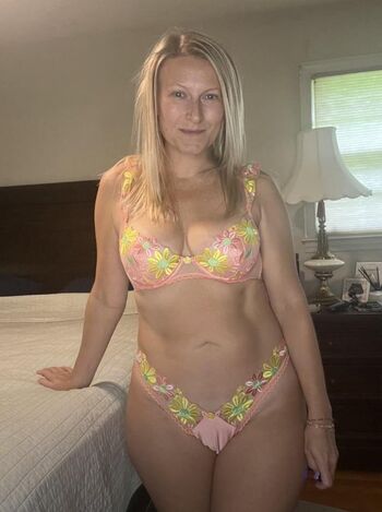 Full leaked Mandi may/ private onlyfans photo