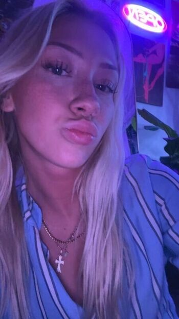 Full leaked Emilylaane/ private onlyfans photo