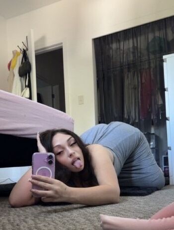 Full leaked Lesleyred/ private onlyfans photo