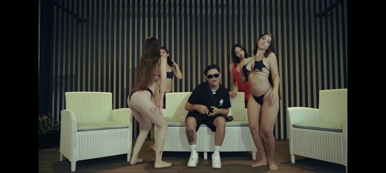 Full leaked Noemiexlili / private onlyfans photo