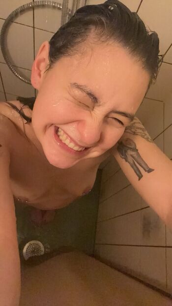 Full leaked Lizy youngy/ private onlyfans photo