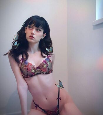 Full leaked Olivia holt/ private onlyfans photo