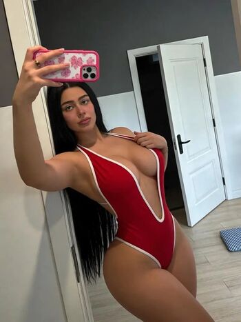 Full leaked Aienabatrisaa/ private onlyfans photo