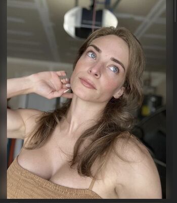 Full leaked Masha moon/ private onlyfans photo
