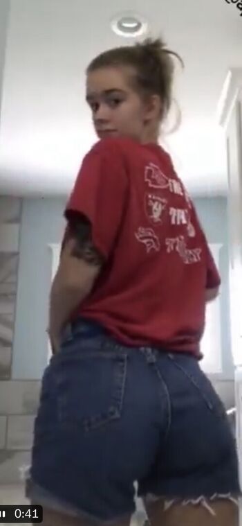 Full leaked Essaere/ private onlyfans photo