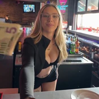 Full leaked Moon less/ private onlyfans photo