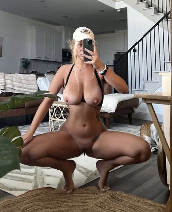 Full leaked Zoeytaylor/ private onlyfans photo