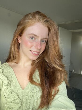 Full leaked Sophiecek/ private onlyfans photo