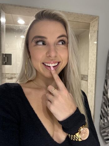 Full leaked Who is this / private onlyfans photo