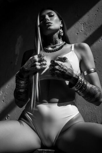 Full leaked Kikiolaola/ private onlyfans photo