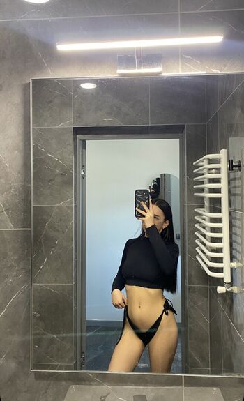 Full leaked Lea peach / private onlyfans photo