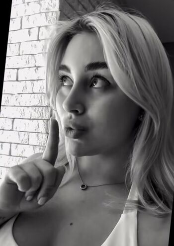 Full leaked Halee model/ private onlyfans photo