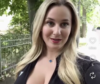 Full leaked Who is this private onlyfans photo