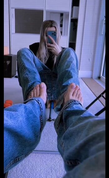 Full leaked Who is this / private onlyfans photo