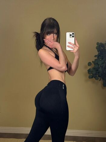 Full leaked Halee model/ private onlyfans photo