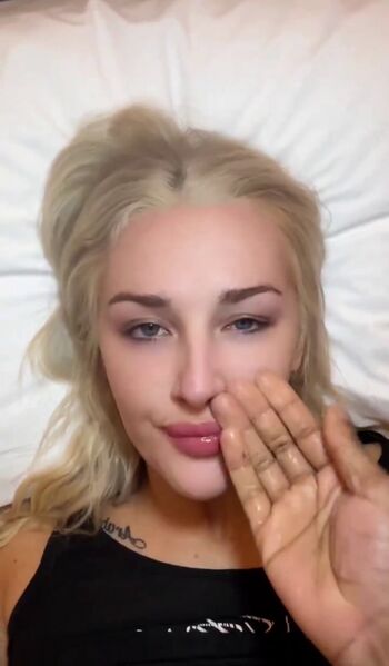 Full leaked Oakly johnson/ private onlyfans photo