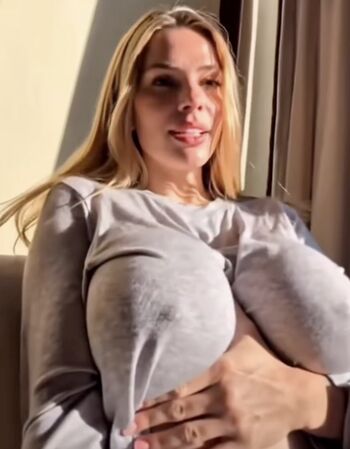 Full leaked Mia cherry/ private onlyfans photo