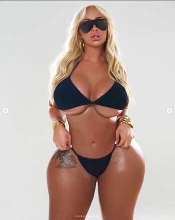 Full leaked Toomi/ private onlyfans photo