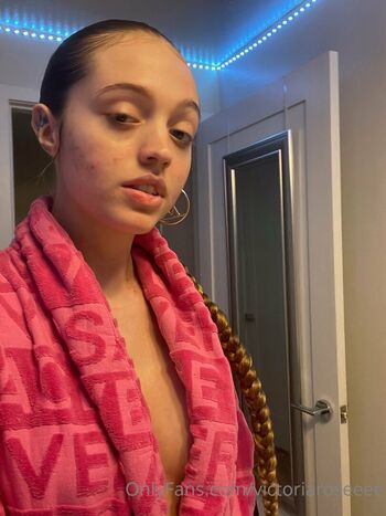 Full leaked Woah vicky private onlyfans photo
