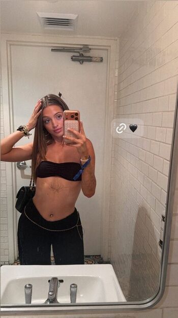 Full leaked Woah vicky  page private onlyfans photo