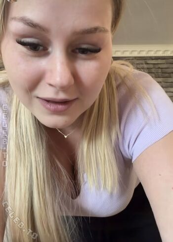 Full leaked Wollnys private onlyfans photo
