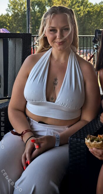 Full leaked Wollnys private onlyfans photo