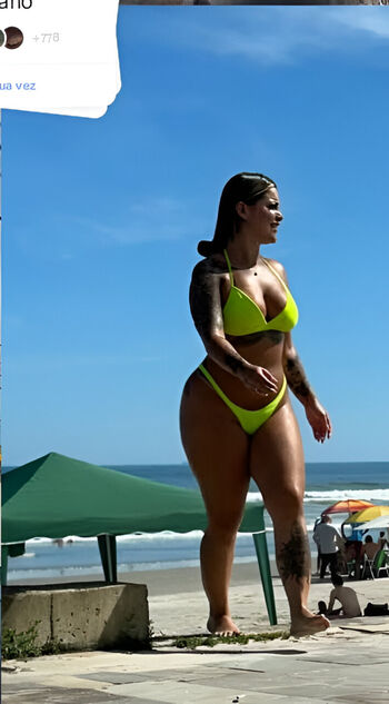 Full leaked Women in bikinis private onlyfans photo