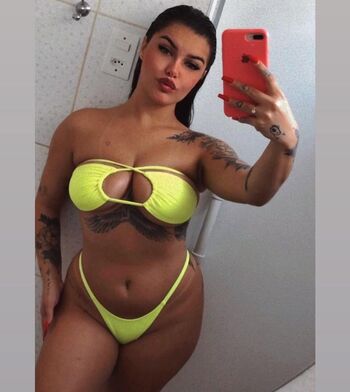 Full leaked Women in bikinis private onlyfans photo