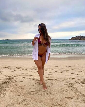 Full leaked Women in bikinis private onlyfans photo