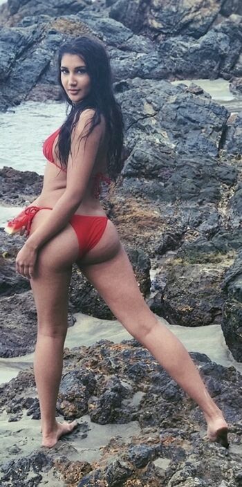 Full leaked Women in bikinis private onlyfans photo