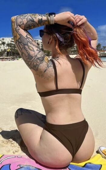 Full leaked Women in bikinis private onlyfans photo