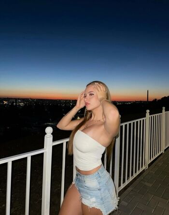 Full leaked Women wearing demin private onlyfans photo