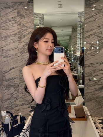 Full leaked Womenk pop page private onlyfans photo