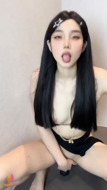 Full leaked Xiaogualu private onlyfans photo