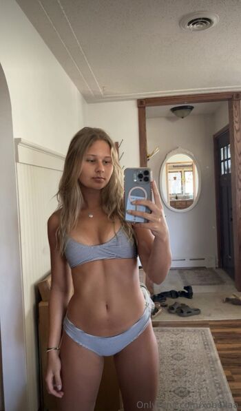 Full leaked Xobella private onlyfans photo