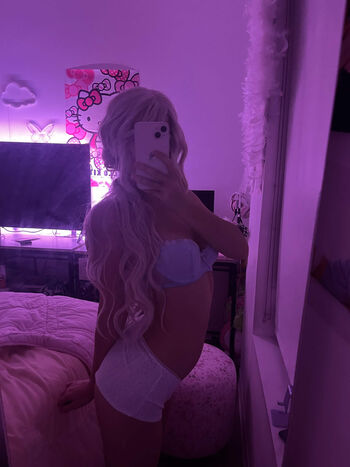 Full leaked Xprincesslilymeowx private onlyfans photo