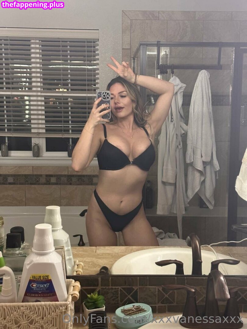 Vanessa / x.x.x.vanessa.x.x.x / xxxvanessaxxx Photo OnlyFans Nu #24