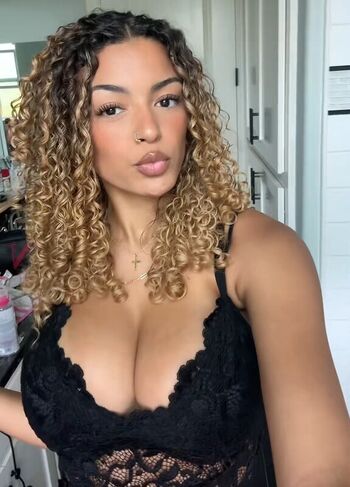 yanaaa7124