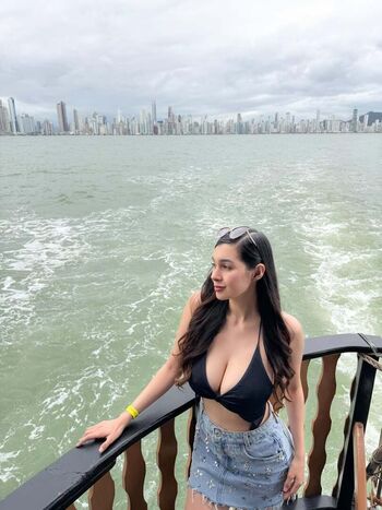 Full leaked Yasi alba page private onlyfans photo