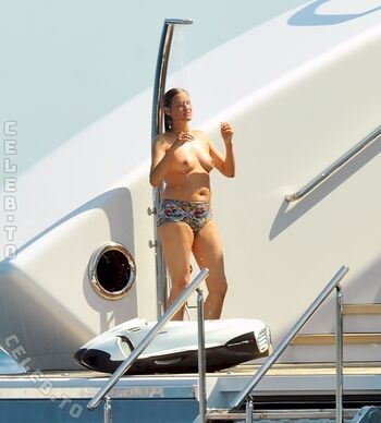 Full leaked Yasmin le bon private onlyfans photo