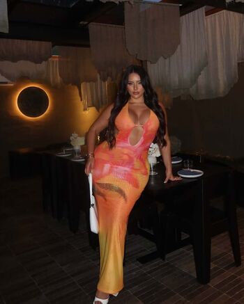 Full leaked Yasmine minovski private onlyfans photo