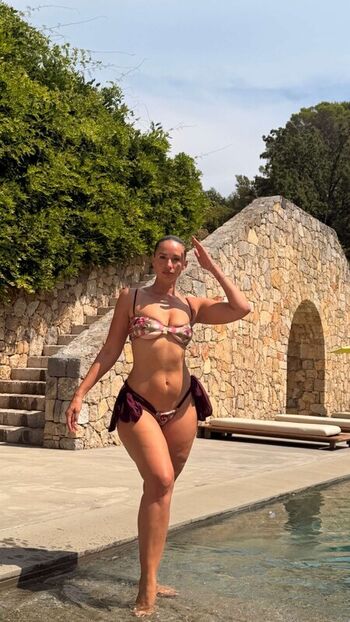 Full leaked Yesjulz  page private onlyfans photo
