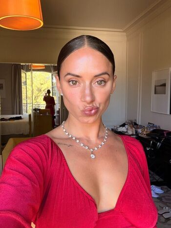 Full leaked Yesjulz  page private onlyfans photo
