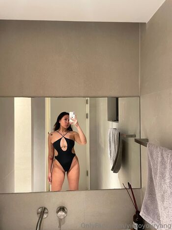 Full leaked Yintoyouryang page private onlyfans photo